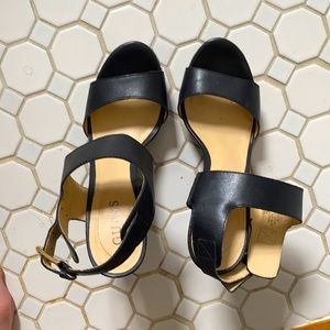 Beautiful GUESS sandals
